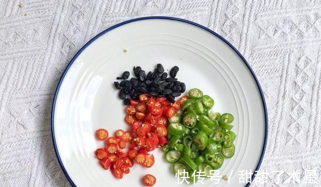 家常小炒空心菜，学会这些技巧，味道比饭店还好吃！