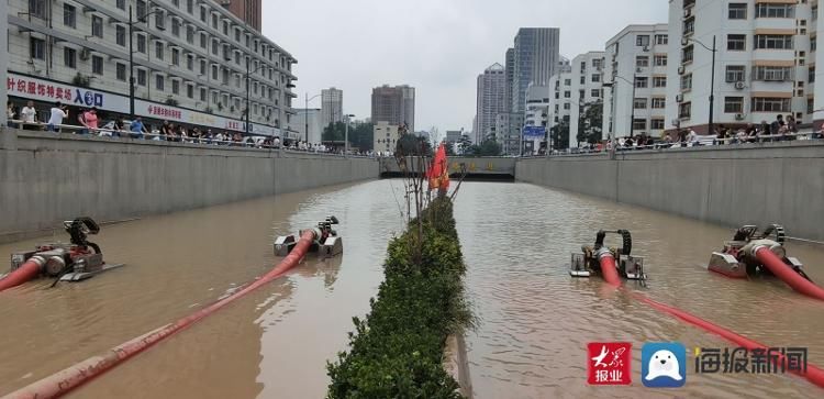 广南路|海报直击丨郑州一隧道积水达2公里、最深处9米 现场昼夜交替排水