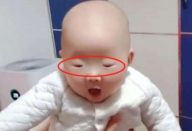 李荣浩|“最小眼睛宝宝”走红,眼睛如黄豆般大,网友直呼:迷你版李荣浩