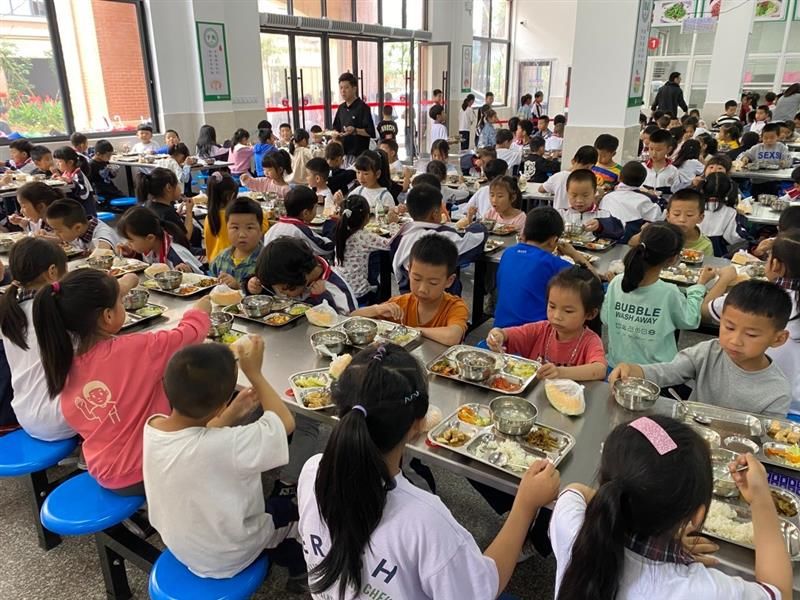 食堂|家长选餐，老师陪餐！龙泉义务教育公办学校食堂的“微改造”火了