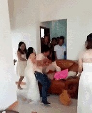 |搞笑GIF:去国外旅游,打了一个三轮车,居然带我上天了