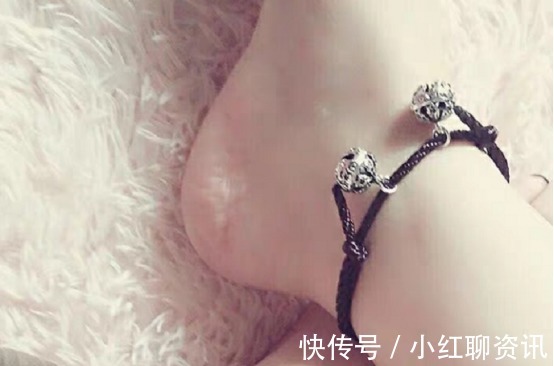 大长腿|光秃秃的脚踝过于单调,不如尝试戴脚链吧,这几种很棒!