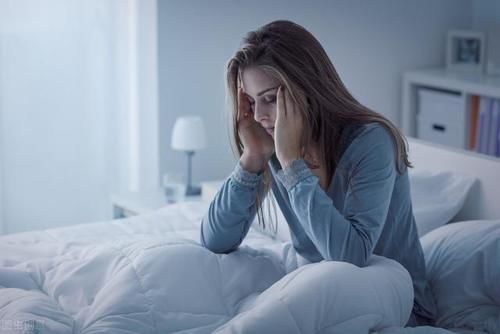 肝藏血|更年期失眠、睡不著覺？推薦三種中藥泡水喝，可補元氣、調脾胃