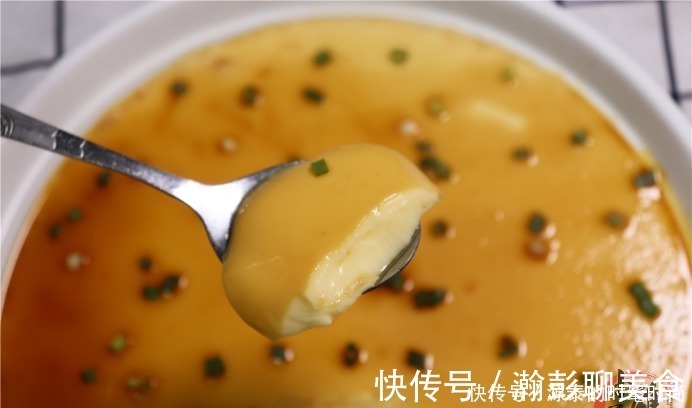 蒸鸡蛋羹时，开水比例才是关键！掌握一个诀窍，鸡蛋如布丁嫩滑