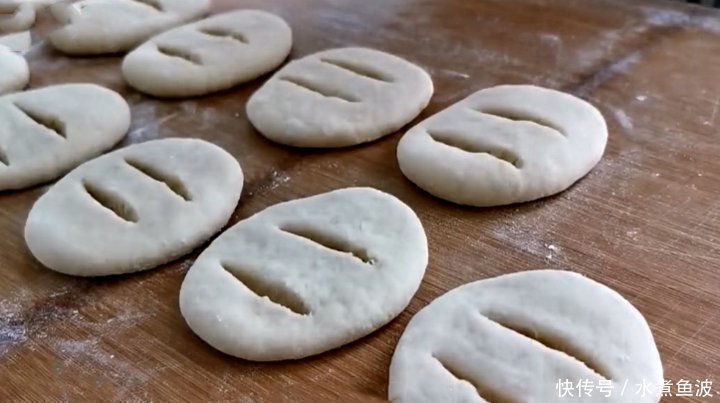 黄豆别再打豆浆了,学会新吃法,外酥里软又解馋,我家一周吃三次