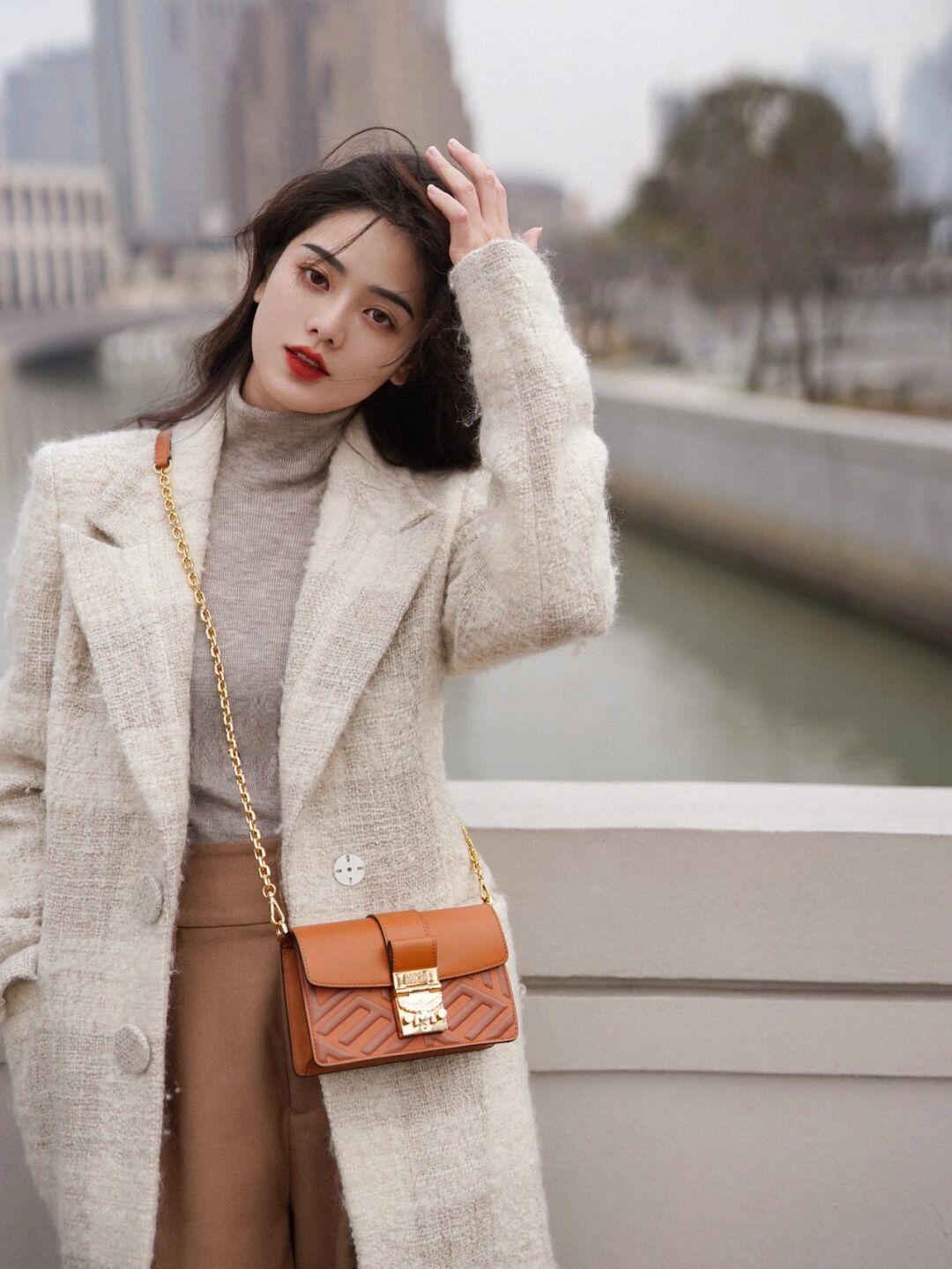 燕麦色 气质女人冬天都爱穿这些“大衣”,保暖又温柔,这个冬季谁穿谁美