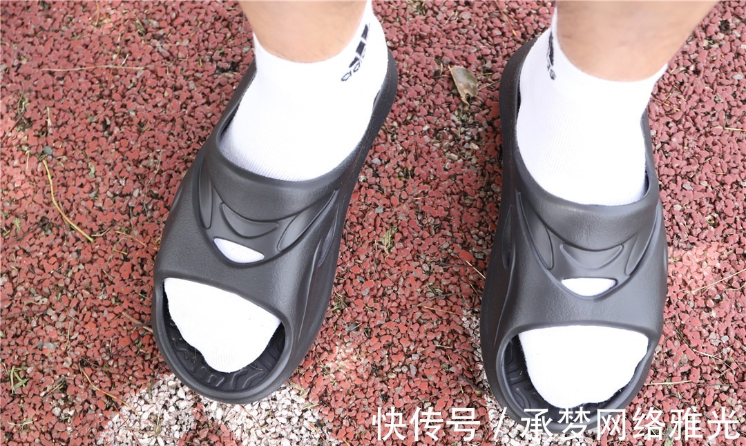 鞋底|咕咚运动舒缓拖鞋,真正的踩屎感,极致舒缓双脚
