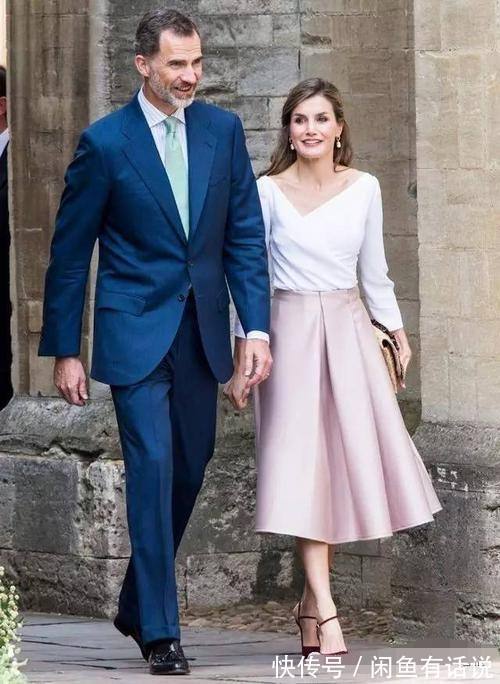 粉色|西班牙王后真节俭,一双粉红高跟鞋反复穿,撞衫影后也不输气场