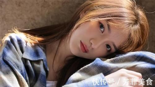 距离感|清纯感美女身穿格纹衬衫,休闲又青春,清新自然又简单