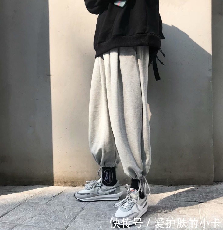 穿搭|别老惦记着阔腿裤了!今年秋天是束脚裤的天下,舒适又显腿长