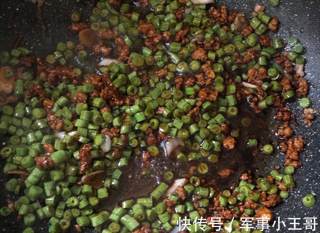 豆角肉沫汤面,味道鲜美,吃了之后胃暖暖的