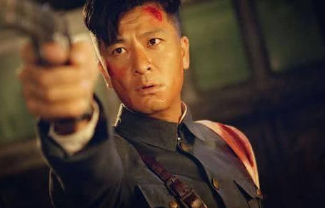 一个被演戏耽误的歌手，演技好却始终不火，因谢娜淘汰他后却爆红