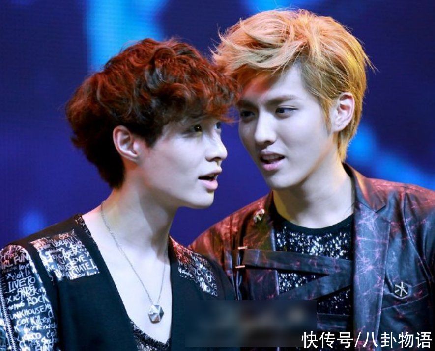 小朋友|张艺兴外出招呼小朋友，却意外偶遇“吴亦凡”，下意识表情太好笑