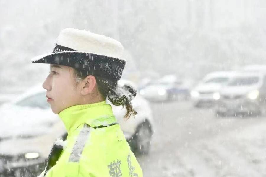 济南|大雪中，济南交警这些守护的身影真美