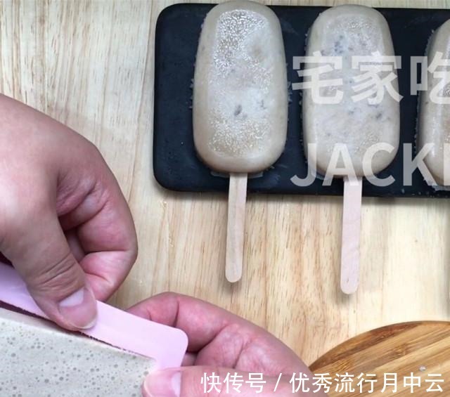 白砂糖|香蕉牛奶雪糕，制作超简单，甜甜蜜蜜，香蕉味十足！
