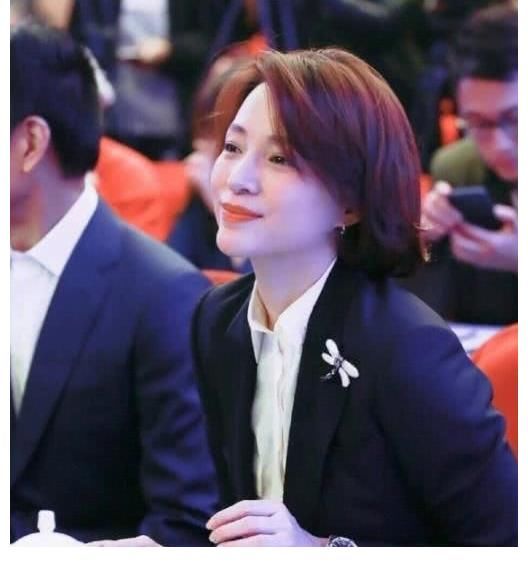 央視一姐董卿，為何連續(xù)四年缺席春晚，背后的真相原因是什么？