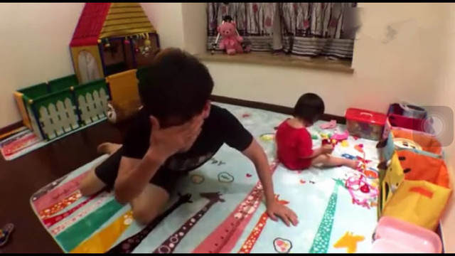 爸妈|爸妈在宝宝面前装死,大部分爸爸被宝宝扇醒,妈妈却截然不同