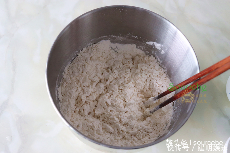 油条新做法,比油饼还简单,酥酥脆脆越吃越香,放5天不回软