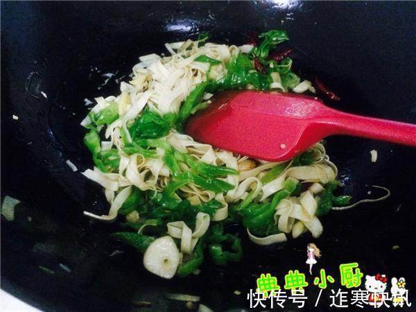 农家饭桌上的这道菜,能促进骨骼生长,两块钱就能炒一大盘