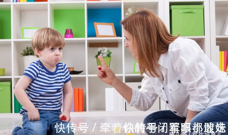 孩子|“不给看电视,我就晒死自己”,面对女儿的威胁,宝爸的举动亮了