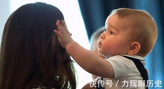 大运动|7,8个月的孩子会爬就行?真聪明的宝宝,手上小动作可不少