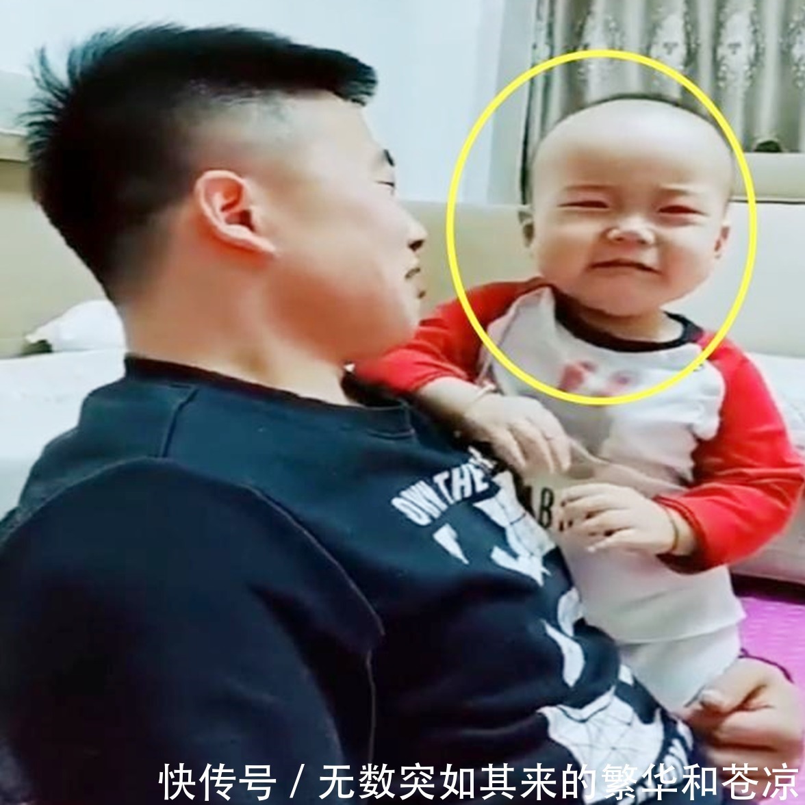 孩子|爸爸装哭向宝宝告状说被妈妈打疼了,两人抱头痛哭,宝妈:两戏精