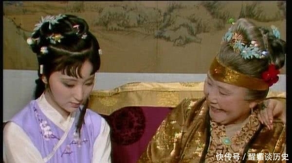 贾母和薛姨妈对骂,火药味十足,王夫人忙灭火,薛宝钗冷眼旁观