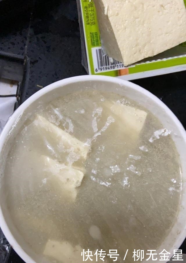 好吃|小吃摊上的炒臭豆腐一点也不差,外面烧焦,里面嫩,很好吃