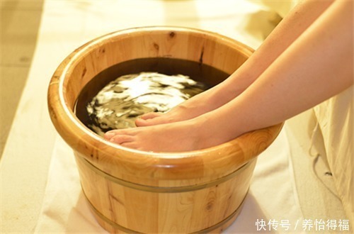 泡脚|多走路就能长寿吗?医生坦言:40岁后,有2件事比走路更养生