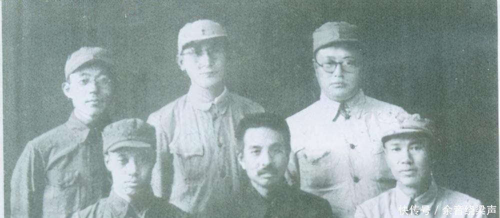 长征|邓华缴获五箱白金龙香烟,见人只给一支,主席笑笑说,财不露白啊!