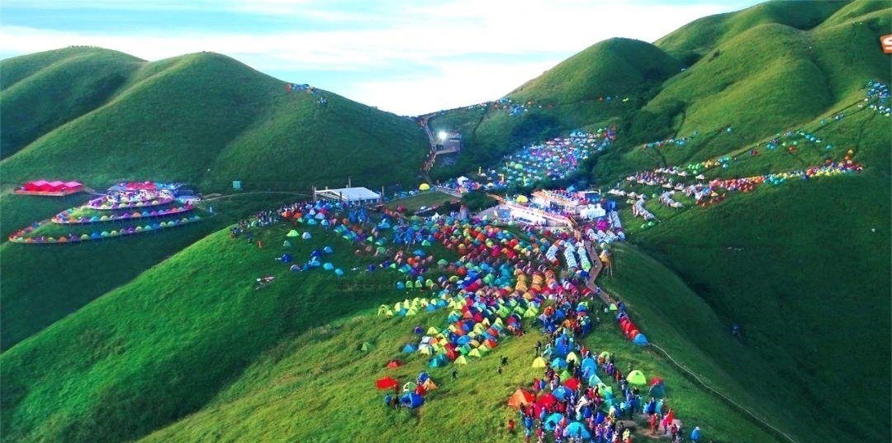 咪奥|东北这个“土豪”景区，工作人员捡钱到心累，警示牌完全没作用