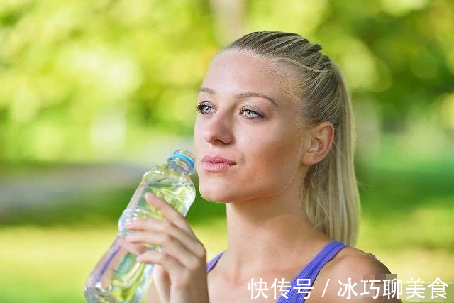 柠檬|枸杞加“它”泡水喝，一段时间，养肝排毒，肝脏可能“感激”你！