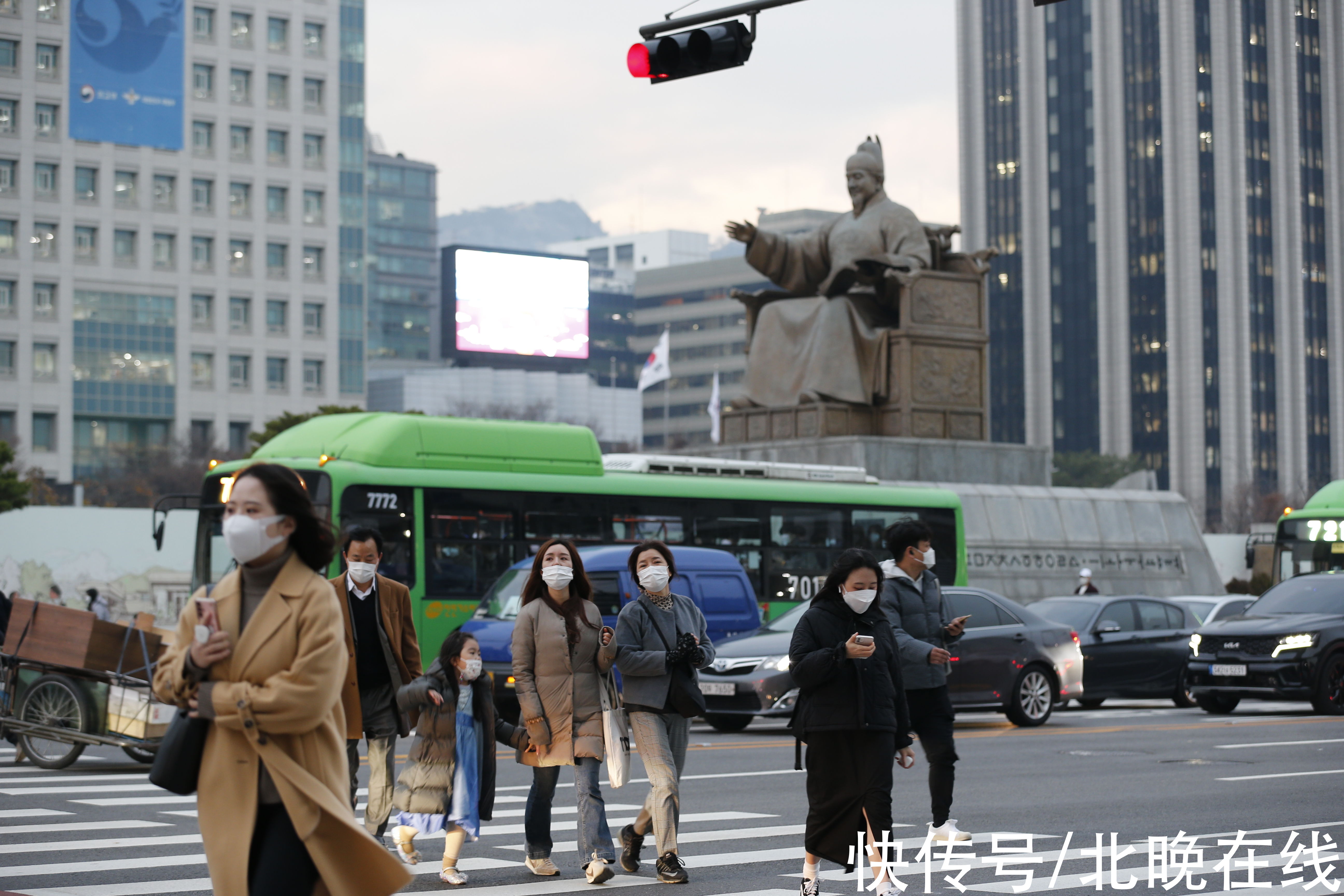 日增新冠病例连续5天破5万例 韩国启动自测盒限购