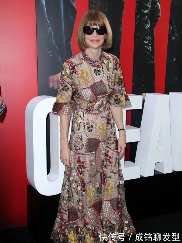 长裙|“时尚女魔头”安娜·温图尔,衣着光鲜身材曼妙,72岁风采依旧