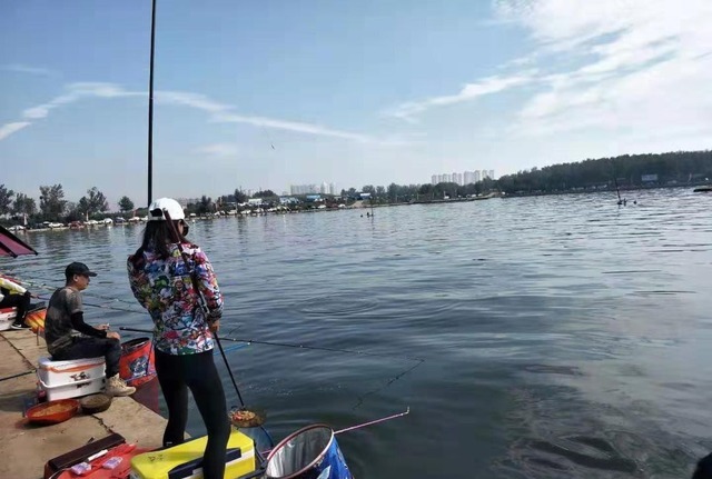 鱼塘里投放了樟脑丸,鱼不开口怎么办