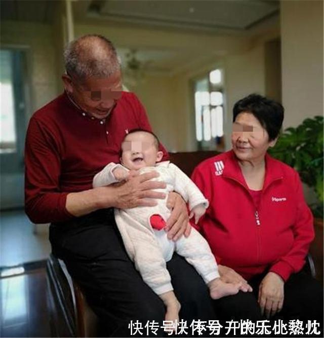 女儿|67岁奶奶产女后,那个声称要断绝往来的大女儿,却被妹妹给黏上了