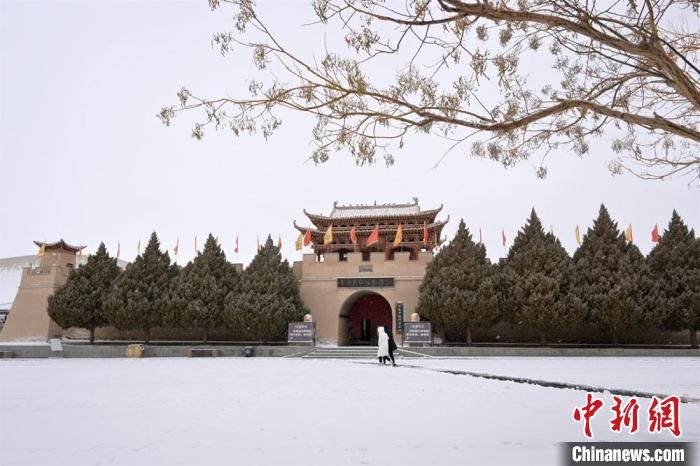 大漠|敦煌大漠披银装：沙雪交融似一幅水墨山水画