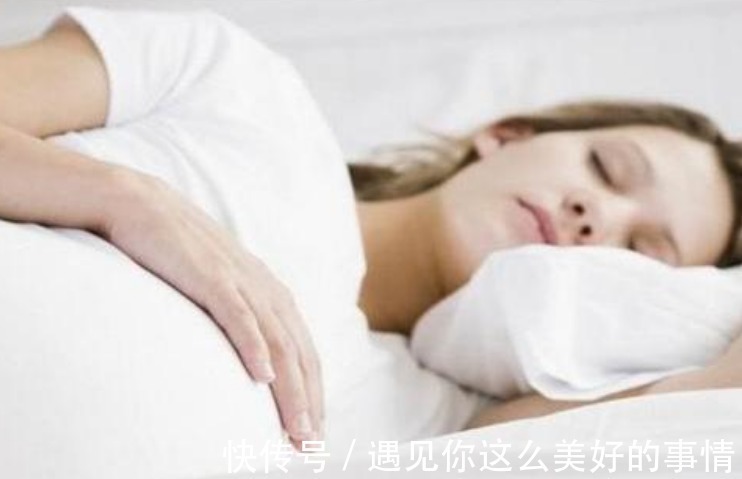 怀孕|孕期睡觉，孕妈们出现这3种症状，或许是胎儿不舒服，别大意