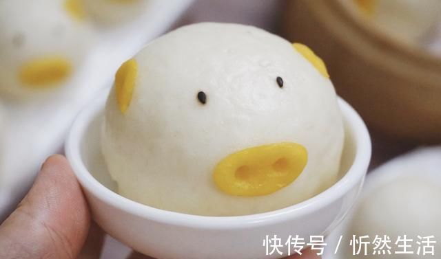 巨可爱的猪猪奶黄包,馅多超满足,闺女点100个赞