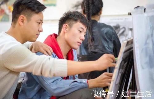 美术生!考试时间所剩不多,看美术生如何“力挽狂澜”,美术天赋使人佩服
