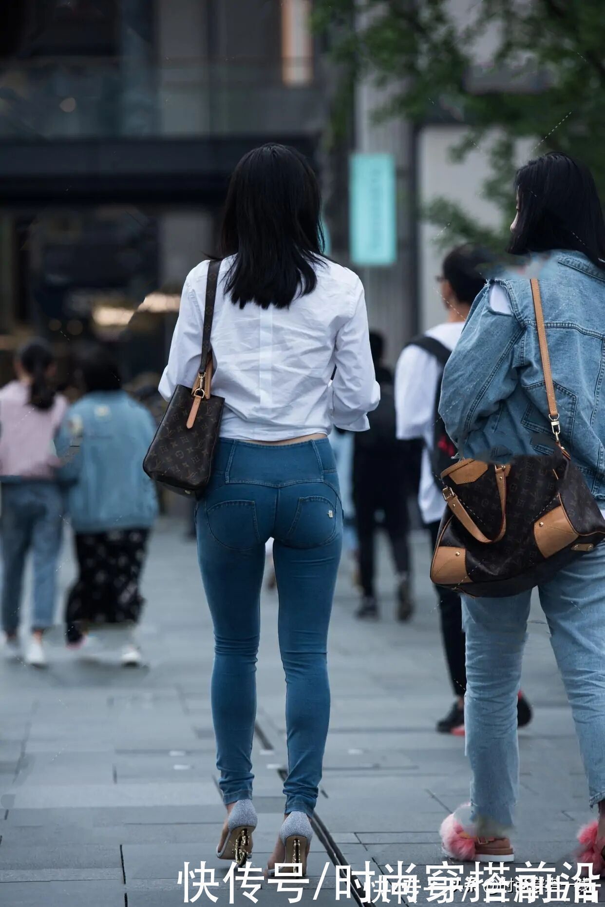 身材高挑 穿牛仔裤不需要细节?想多了,再好的身材也经不起穿搭的“折磨”