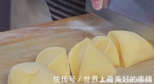美味|玉米面倒开水锅里,瞬间变成美味,一次就成功,老人孩子都爱吃