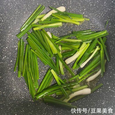 筷子|最让孩子停不下筷子的竟然是虾仁葱油拌面