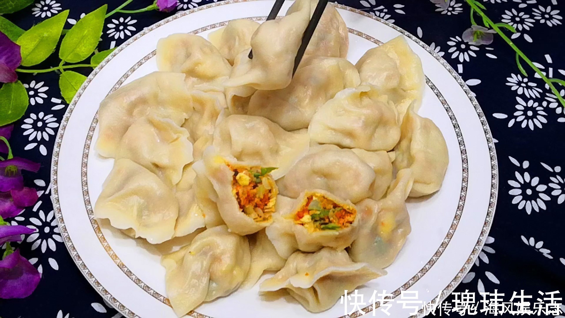 白菜饺子好吃有秘诀,学会如此调馅,味道格外鲜美,味精都省了