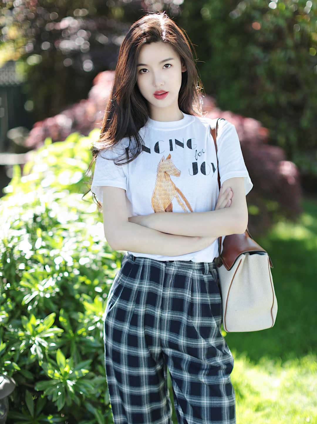 纯色|夏季这样搭,凉快的同时还更舒适又时髦,条纹衫搭五分裤,超洋气