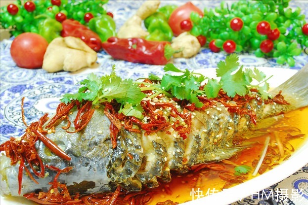 这4菜1汤已备好，荤素搭配做法简单，待客倍有面子