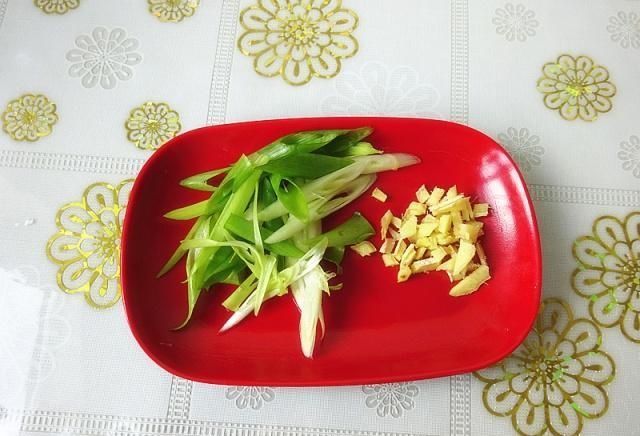 营养|这道小炒,材料普通又便宜,结合起来味道清香鲜美,营养丰富全面