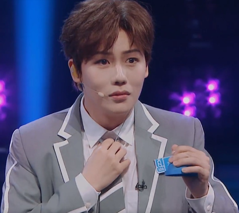 刘维舞台事故扔掉金主产品, 大张伟紧张下跪, 何炅的救场真高级