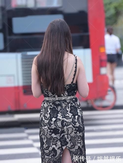 裙子 黑色和白色叠层的连衣裙，有层次感，穿上很高级