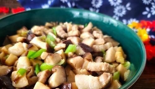 冬天,多给老人孩子吃这菜,价格是贵了些,但营养极高,对骨骼好